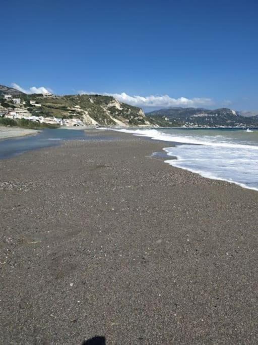 La Nature Konistres エクステリア 写真