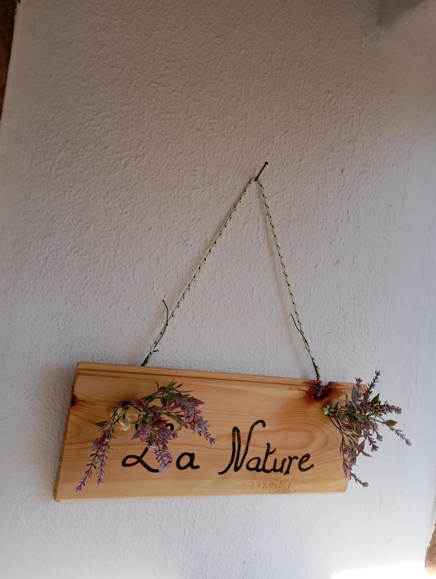 La Nature Konistres エクステリア 写真